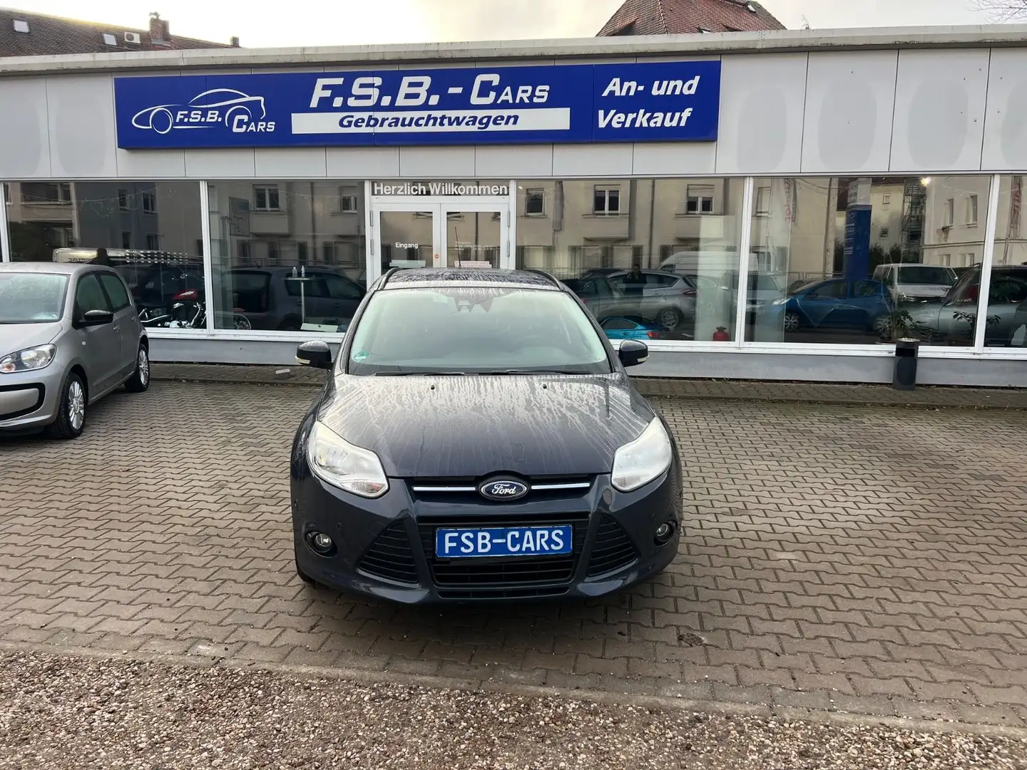 Ford Focus Turnier Grau - 2