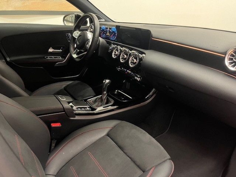 Mercedes-Benz A 200 AMG-Line Multibeam Burmester Memory — photo 4