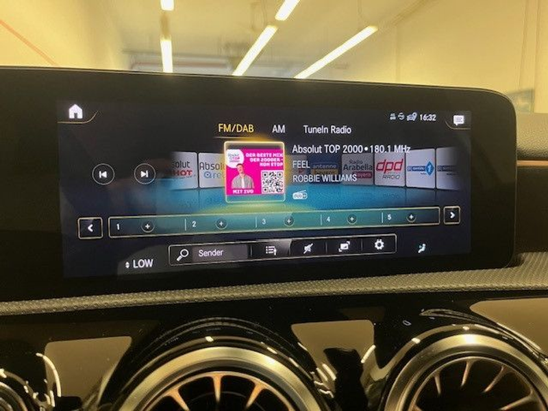 Mercedes-Benz A 200 AMG-Line Multibeam Burmester Memory — photo 8