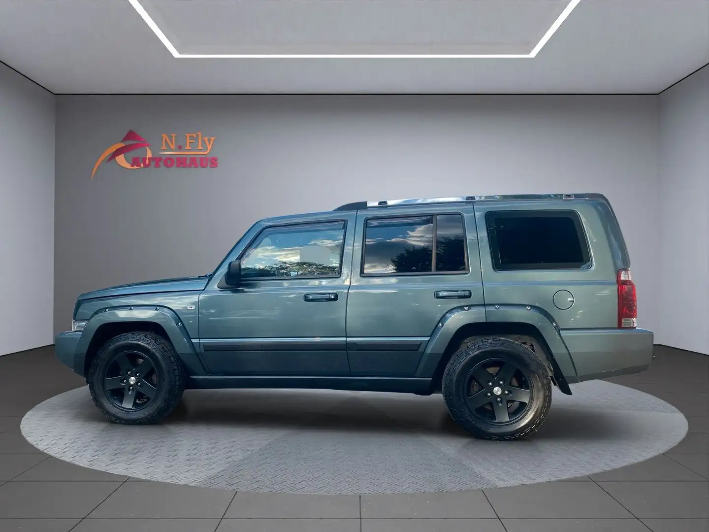Jeep Commander 3.0 V6 CRD Limited Sammlerzustand Grau - 2