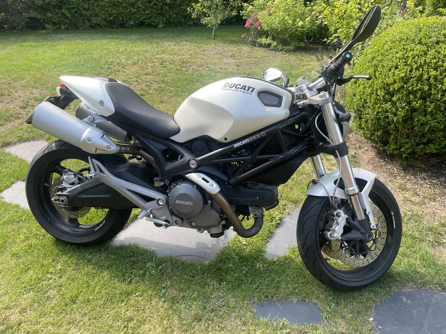Ducati Monster 696 - 1
