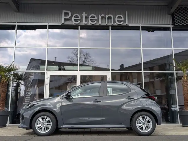 Mazda Mazda2 view 3