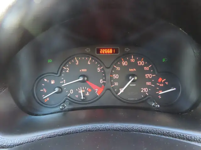 Peugeot 206 view 11