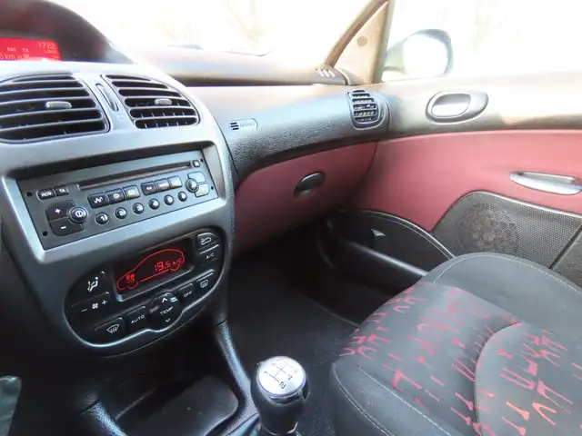 Peugeot 206 view 14