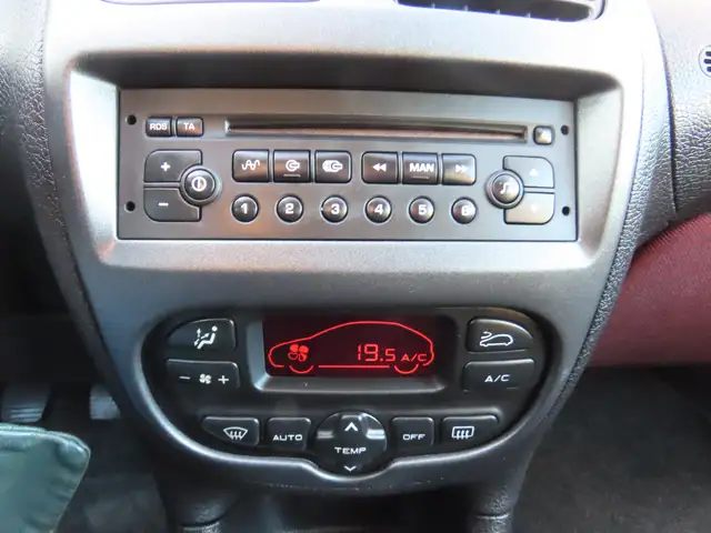 Peugeot 206 view 13