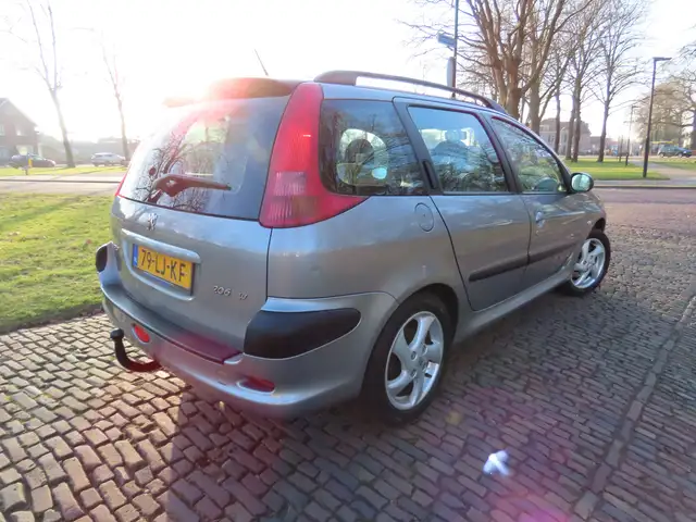 Peugeot 206 view 3