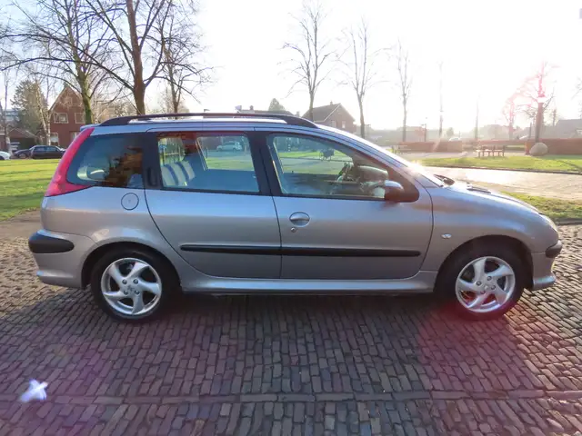Peugeot 206 view 5