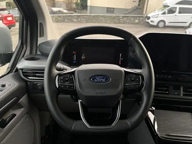 Ford Tourneo Custom 2,0 EcoBlue 320 L2H1 Titanium Ansicht 9