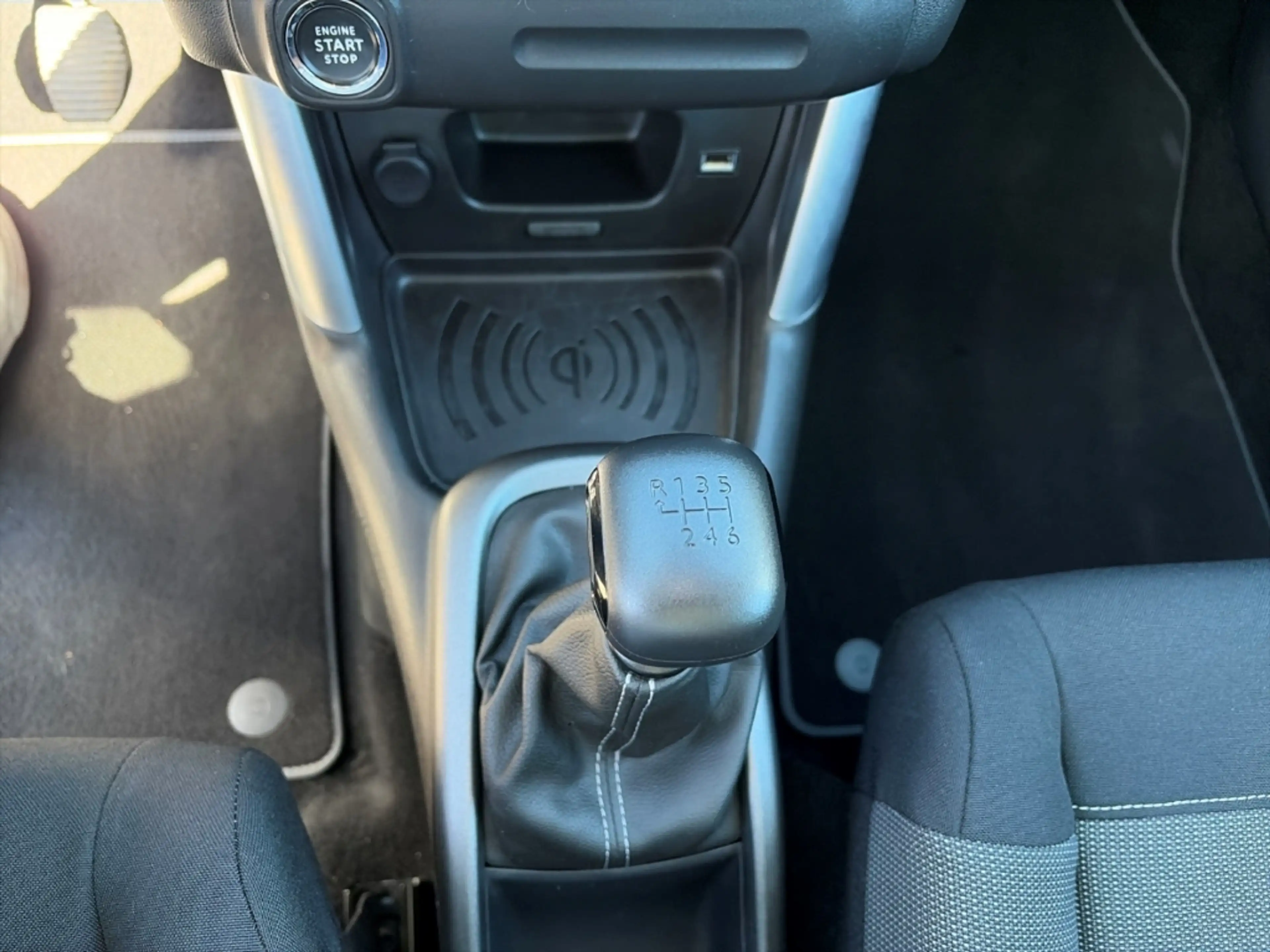 Citroen C3 Aircross Shine HUD Navi Apple CarPlay Android Auto DAB — photo 11