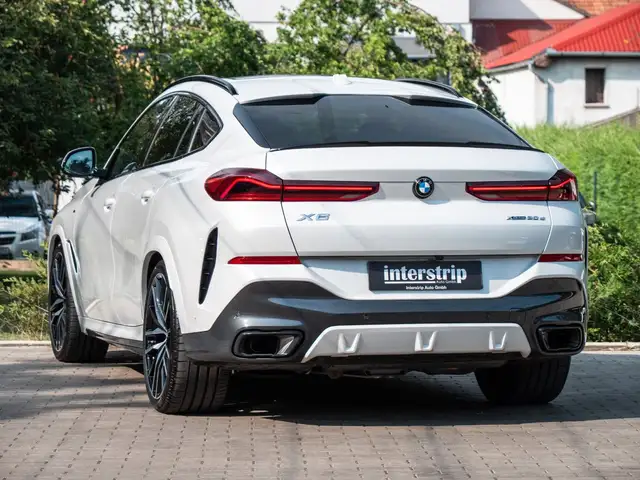 BMW X6 view 4