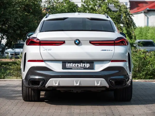 BMW X6 view 5