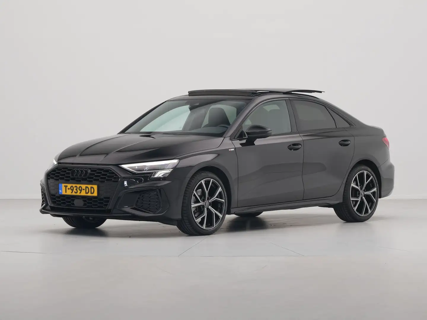 Audi A3 Limousine 35 TFSI 150pk S-Tronic S-Line edition Pa Zwart - 2