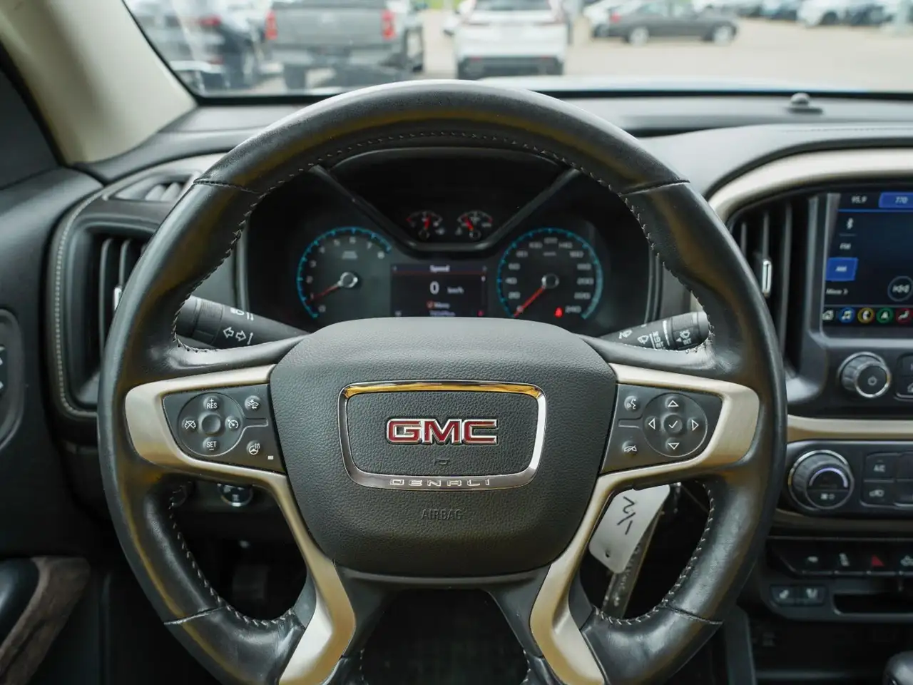 GMC Canyon снимка GMC Canyon