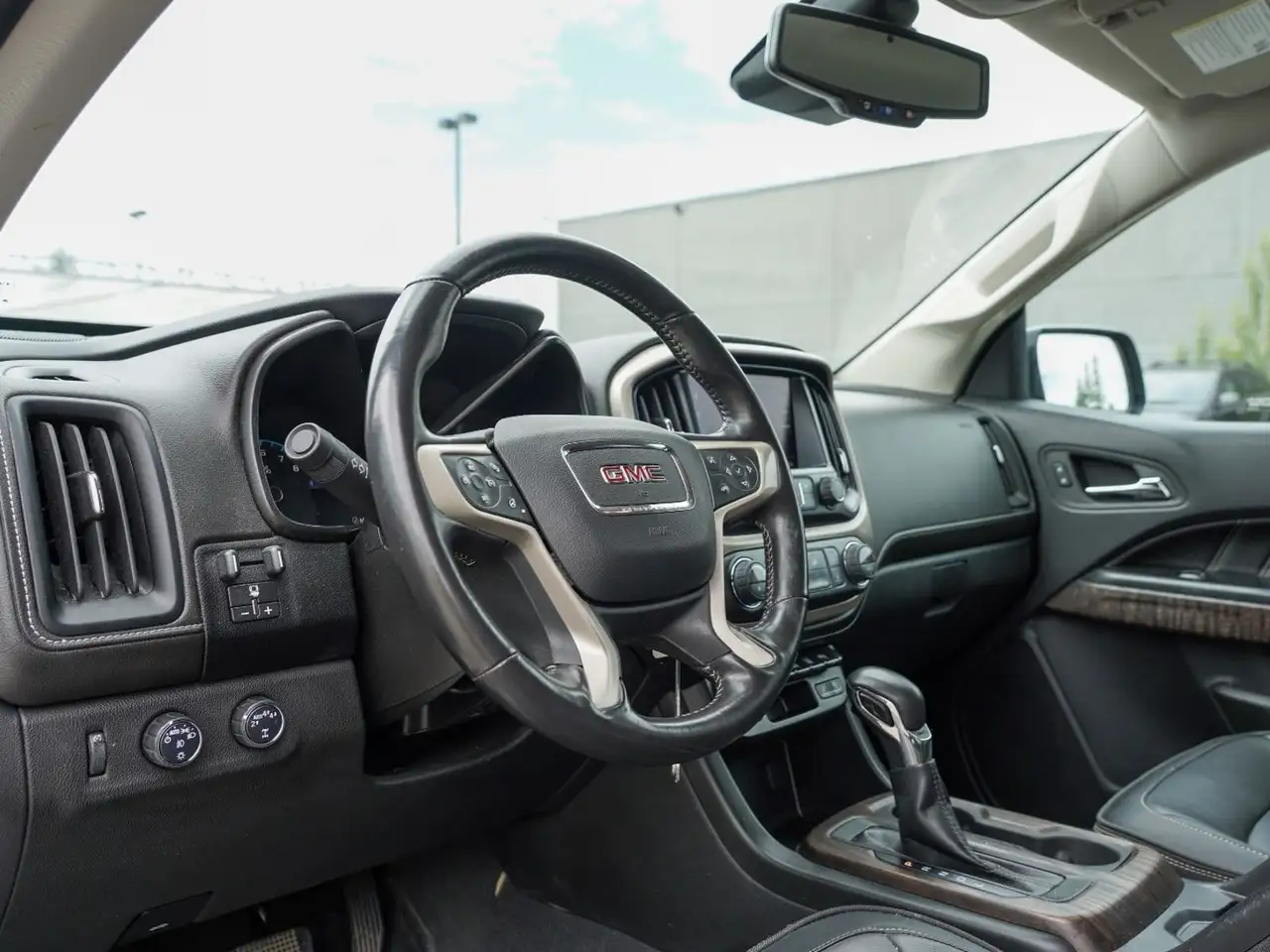 GMC Canyon снимка GMC Canyon