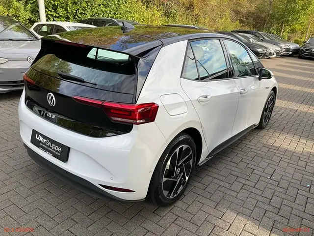 Volkswagen Id.3 view 5