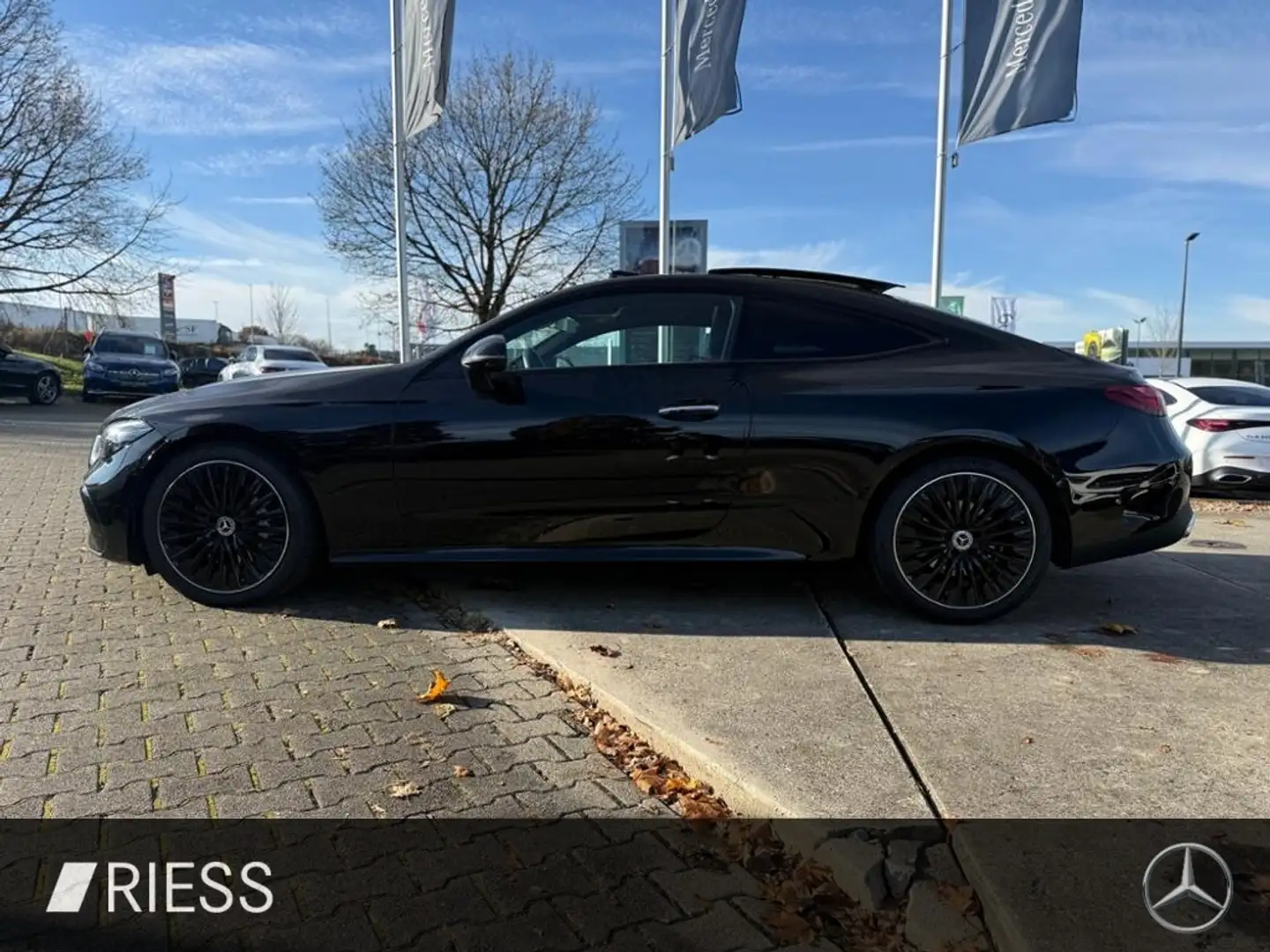 Mercedes-Benz CLE 220 d Coupé AMG Sport Night Distr Pano W-Paket Noir - 2