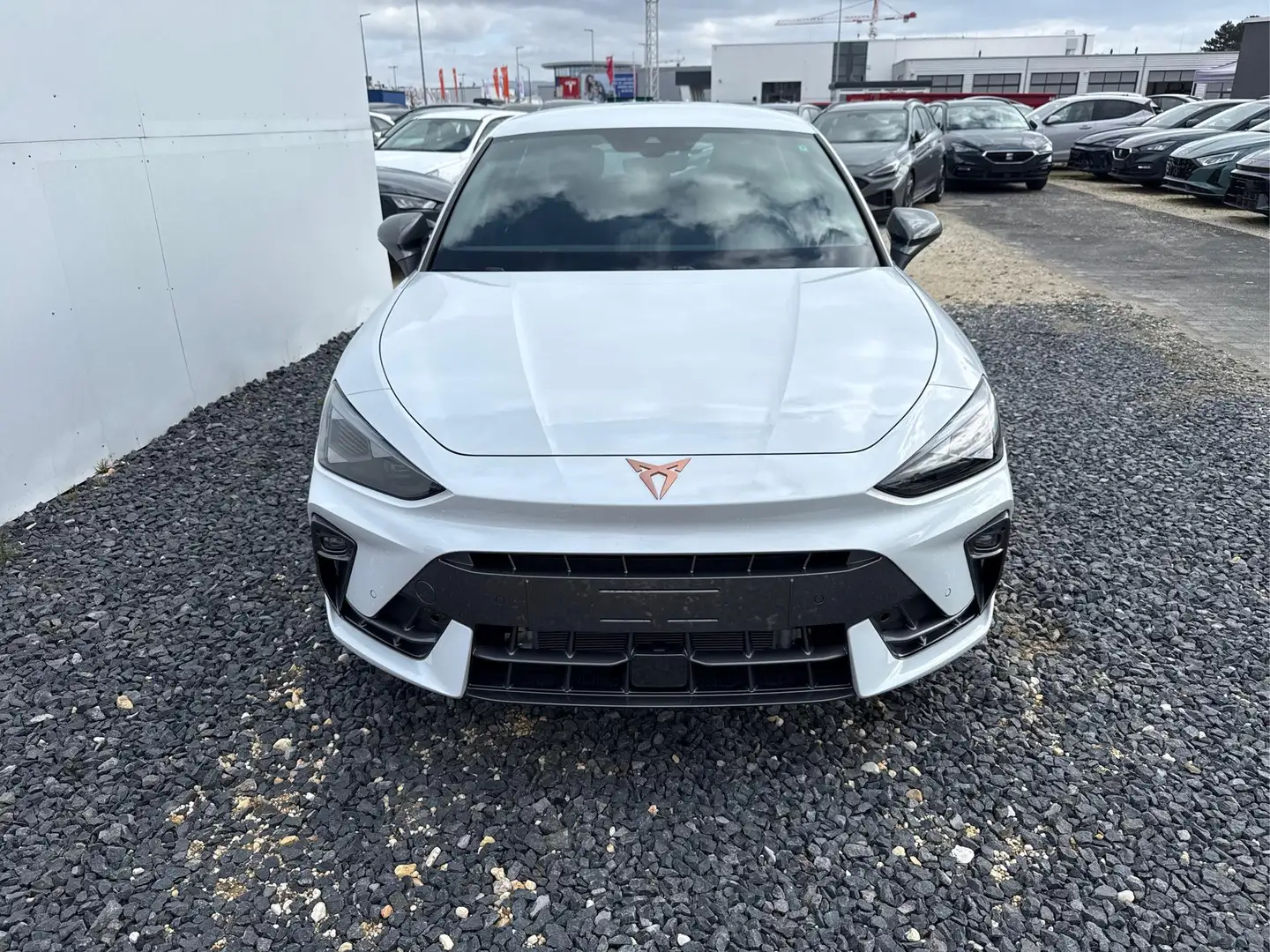 CUPRA Leon 1.5 eTSI DSG NAVI INTELLIGENT DRIVE ACC SHZ KEY... Weiß - 2