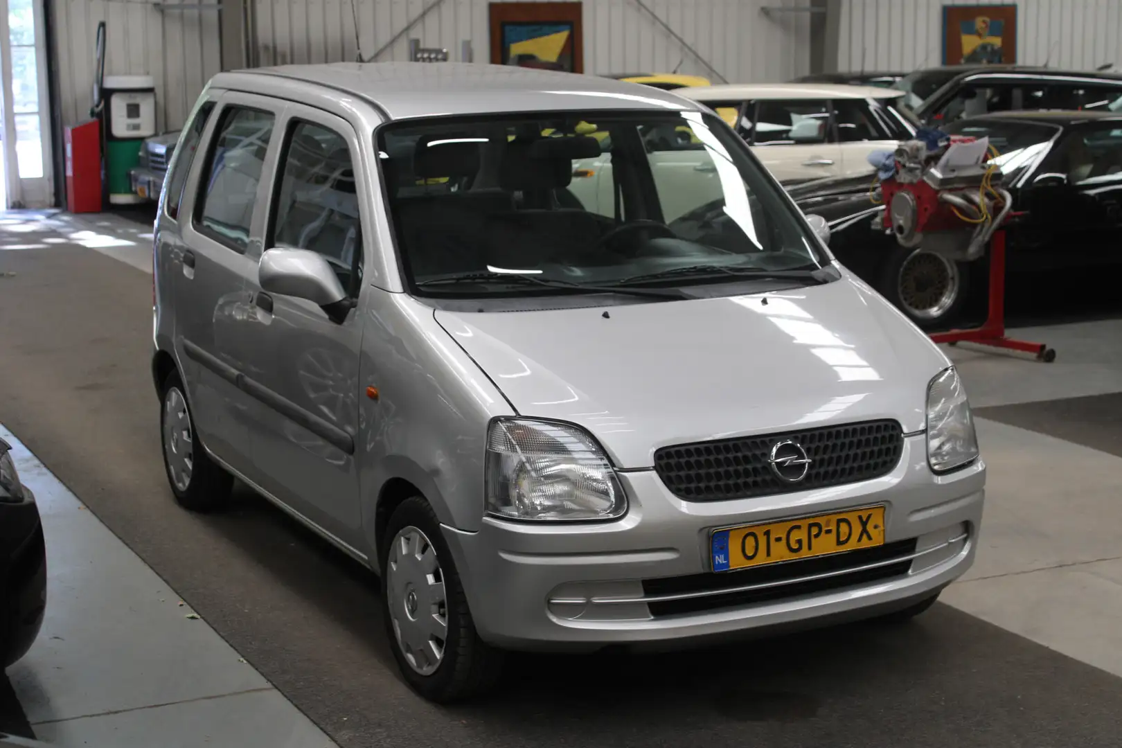 Opel Agila 1.2-16V Comfort NAP, Airco, Stuurbekrachtiging Grijs - 2