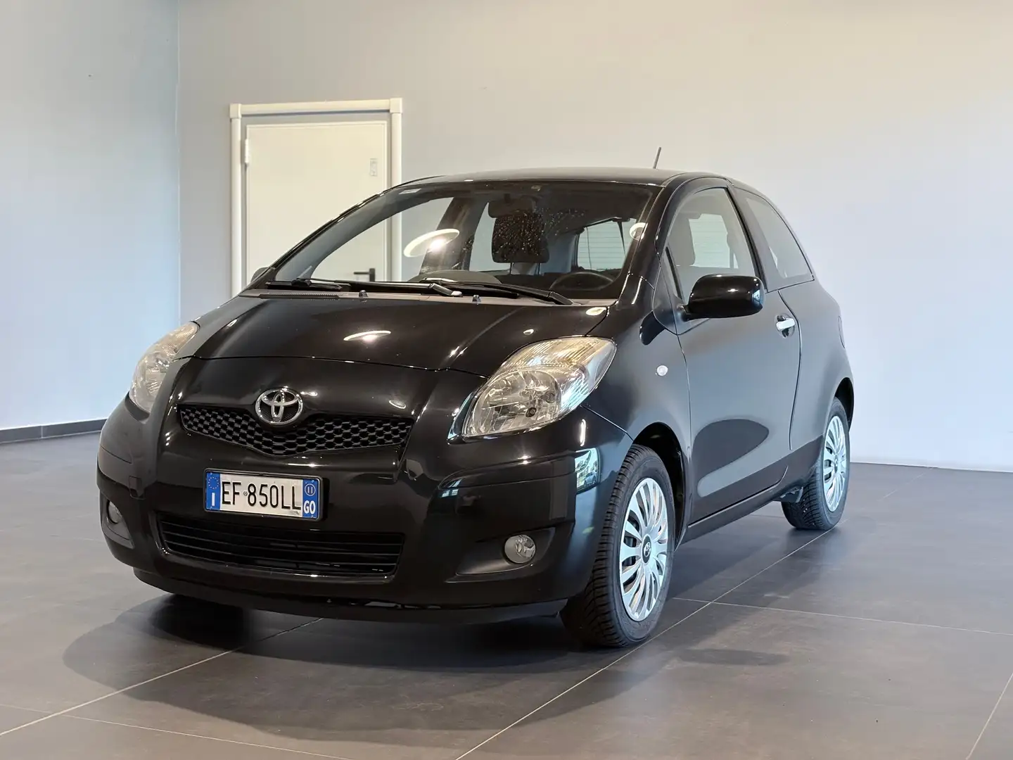 Toyota Yaris Yaris II 2005 3p 1.0 Sol c/vsc+trc Nero - 1