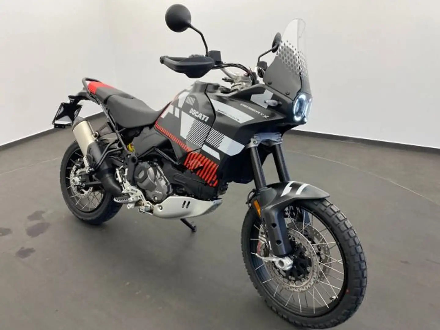 Ducati DesertX . Gris - 2