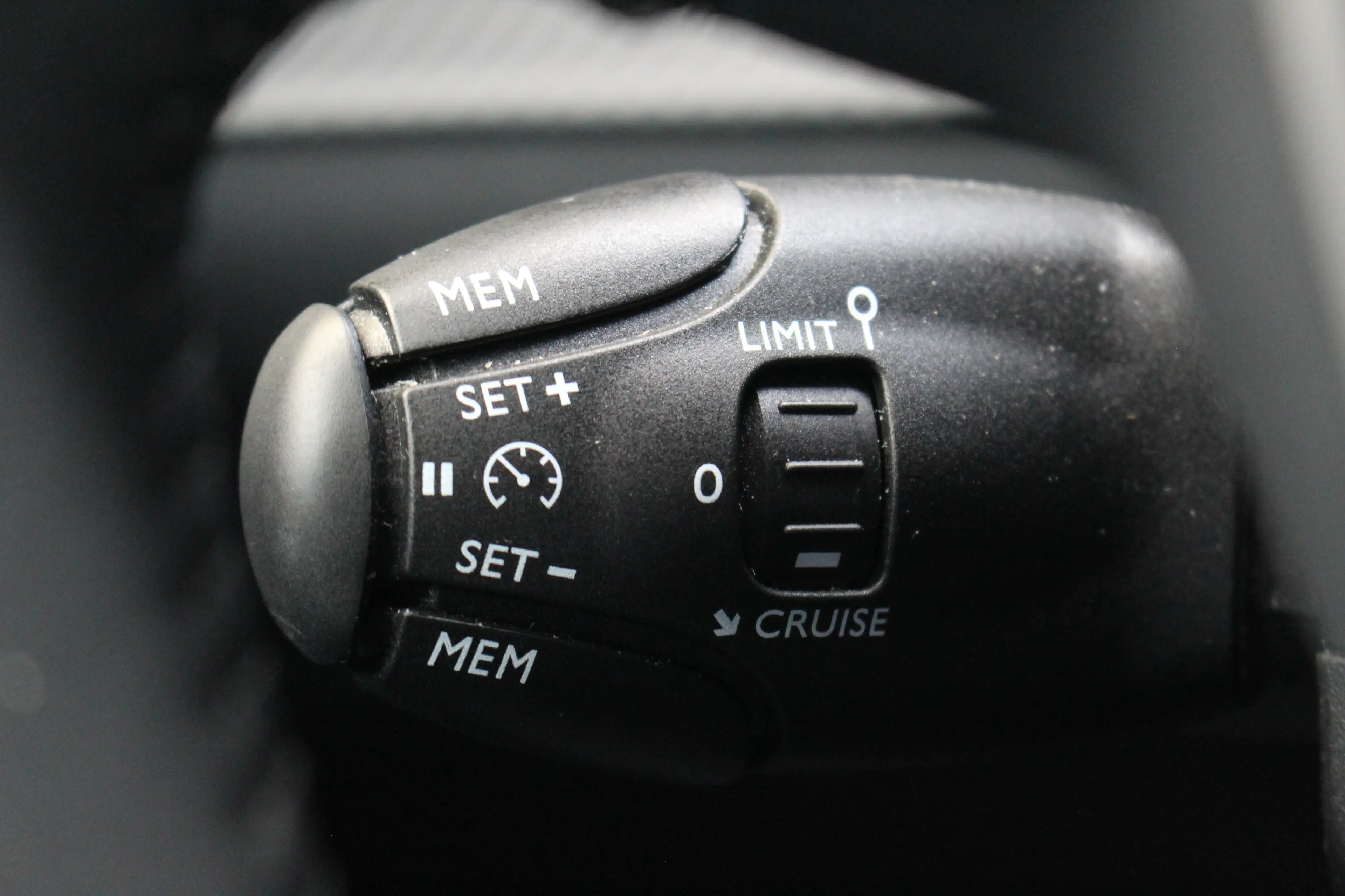Peugeot e-208 EV Allure Pack 50 kWh — photo 15