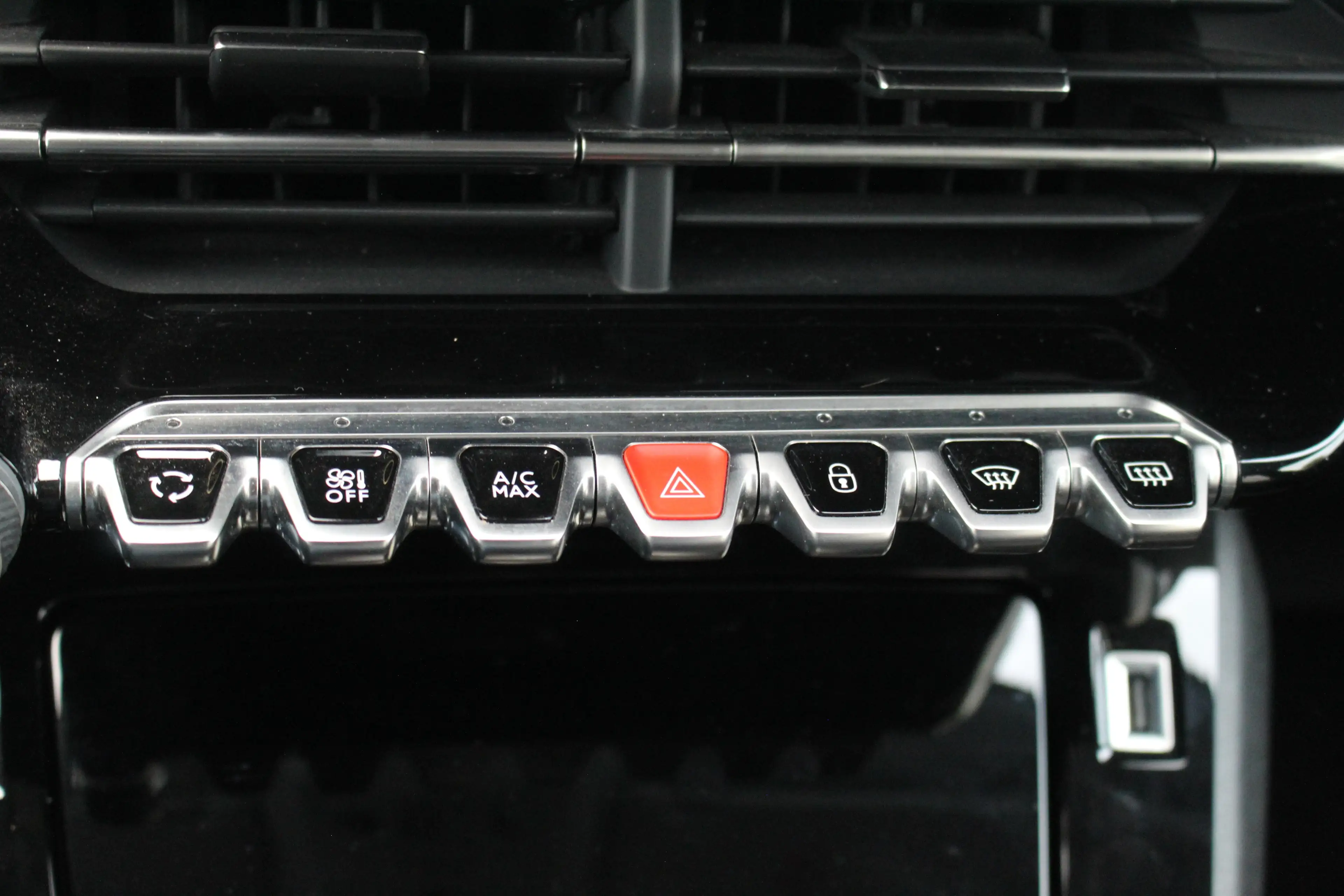 Peugeot e-208 EV Allure Pack 50 kWh — photo 27