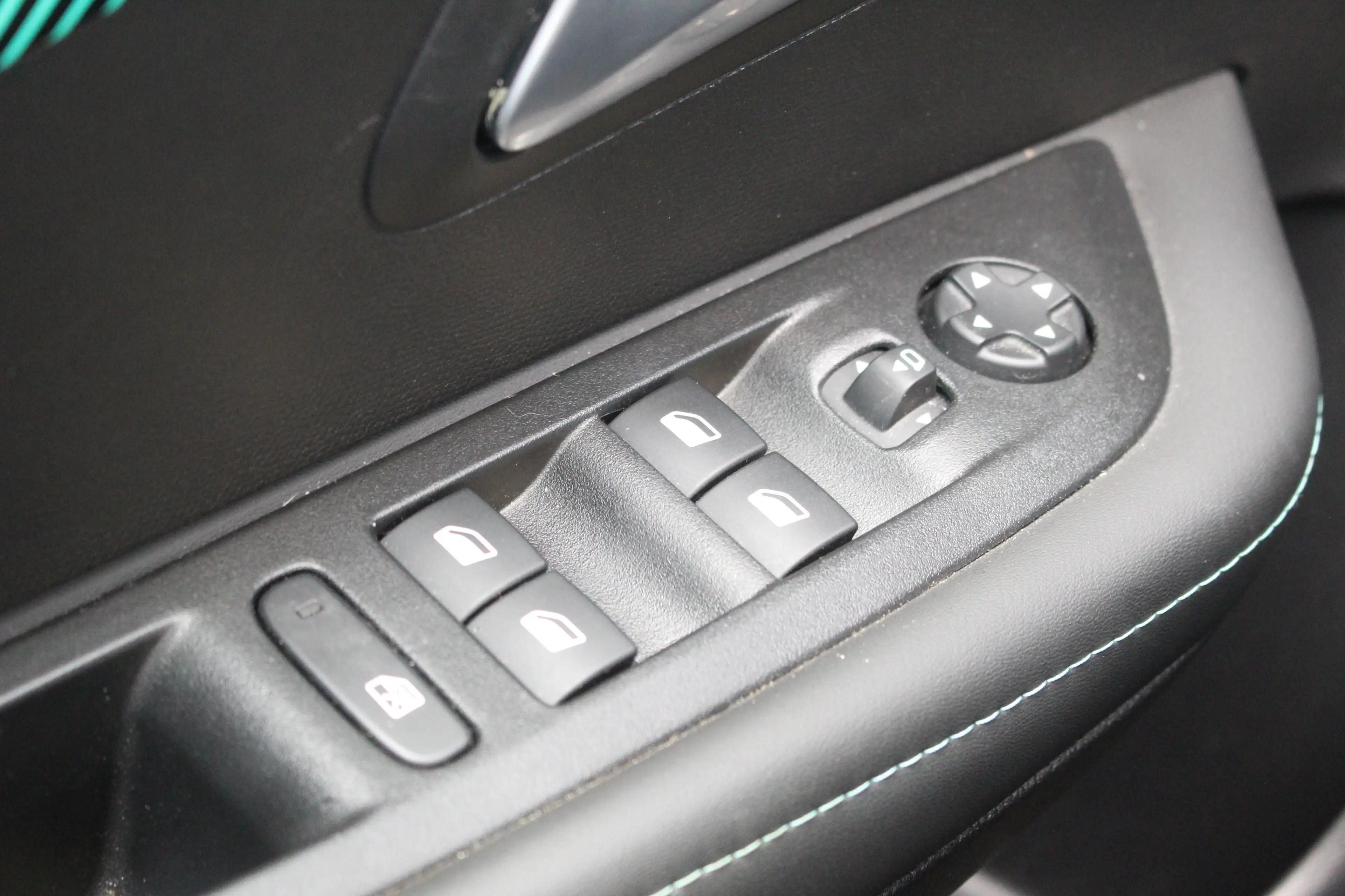 Peugeot e-208 EV Allure Pack 50 kWh — photo 14