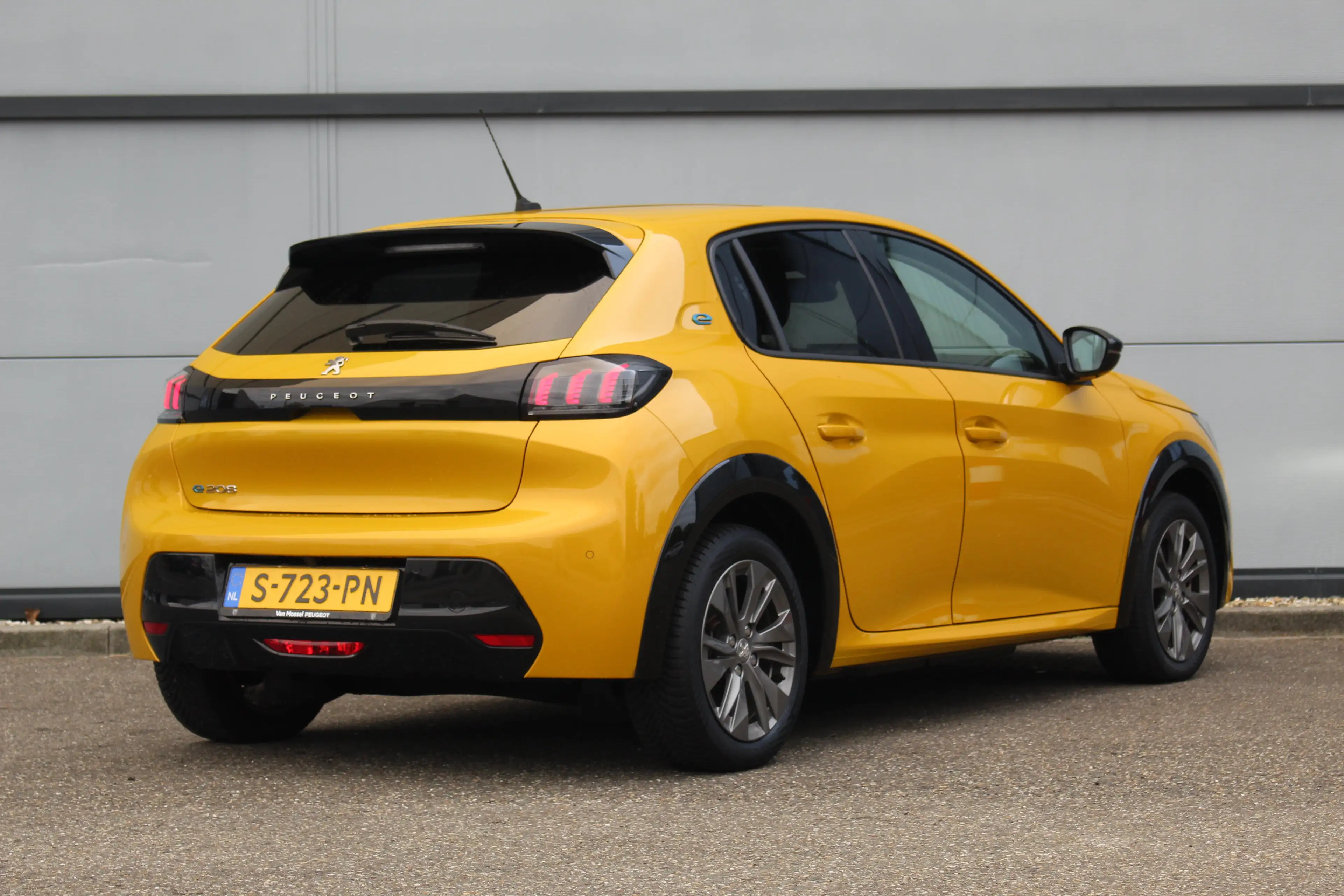 Peugeot e-208 EV Allure Pack 50 kWh — photo 10