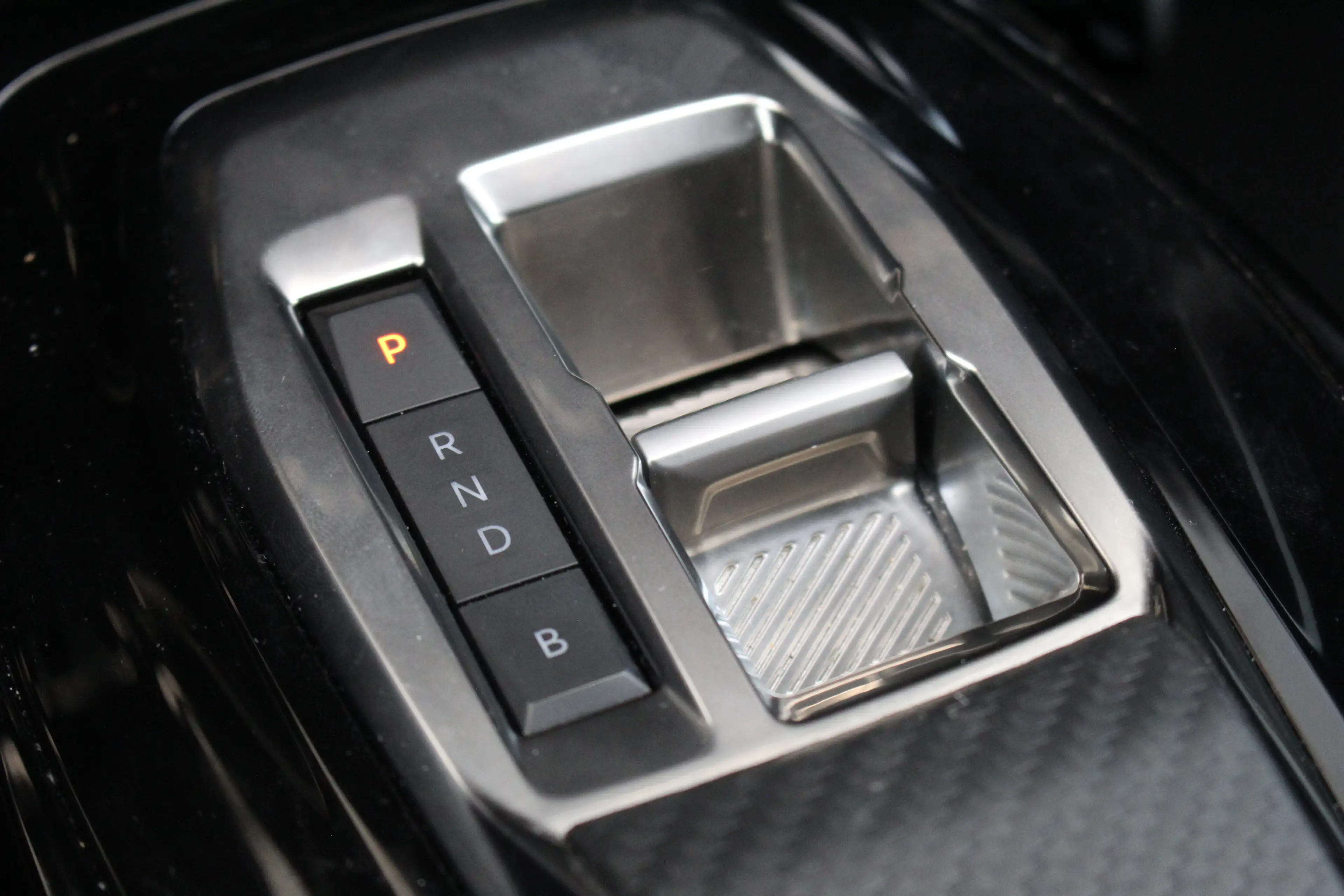 Peugeot e-208 EV Allure Pack 50 kWh — photo 19