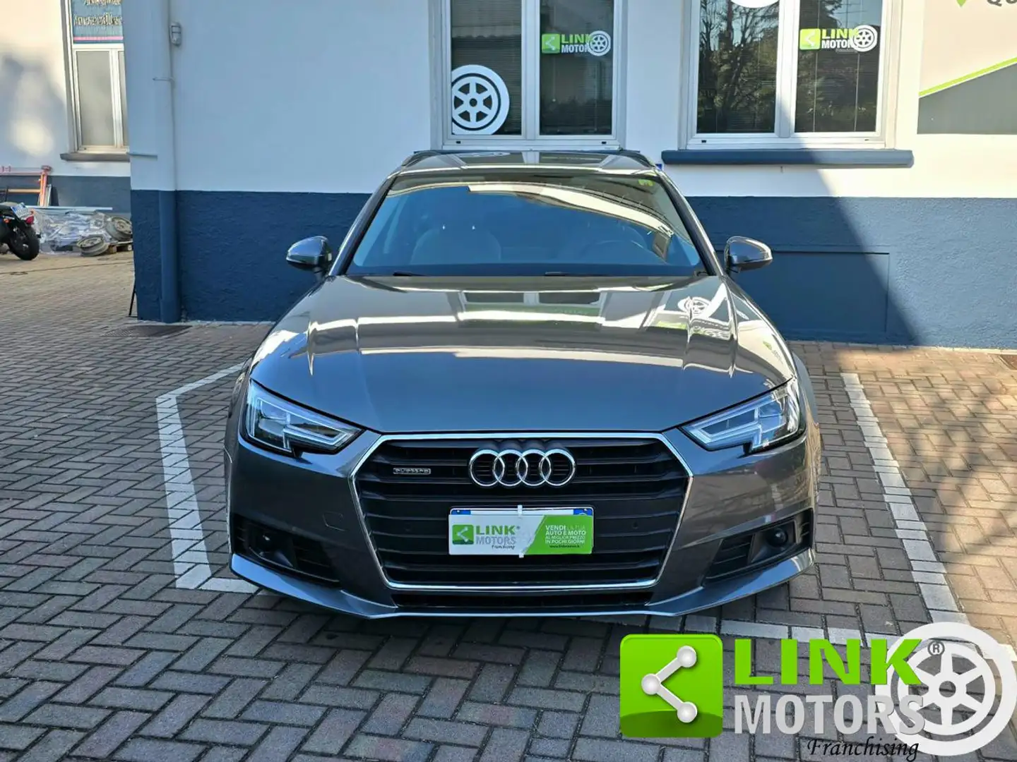 Audi A4 Avant 40 TDI quattro S tronic Business Sport Gris - 2