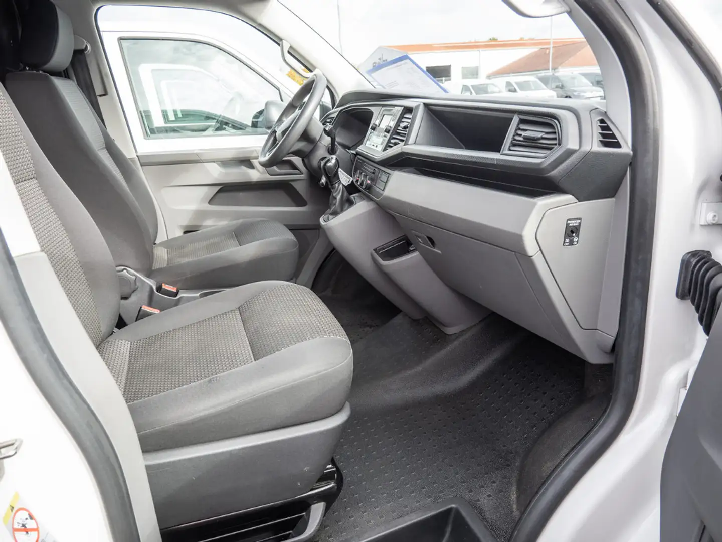 Volkswagen T6.1 Transporter Kasten 2.0 TDI lang 4MOTION Blanco - 2