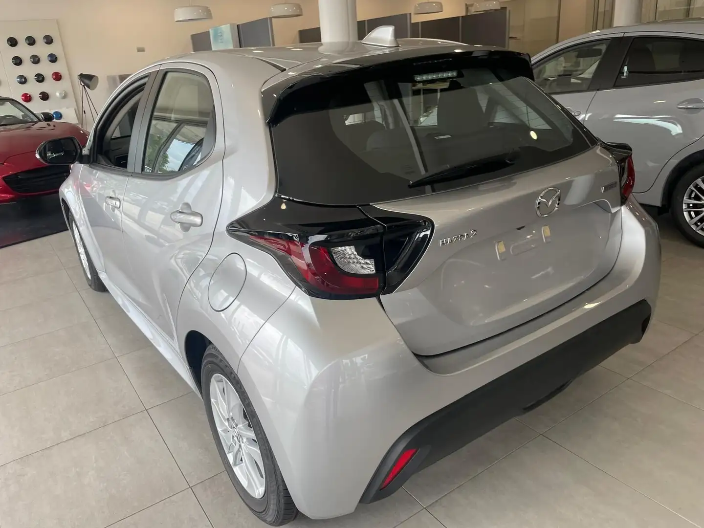 Mazda 2 Mazda2 Hybrid 1.5 VVT e-CVT Full Hybrid Electric C Gris - 2