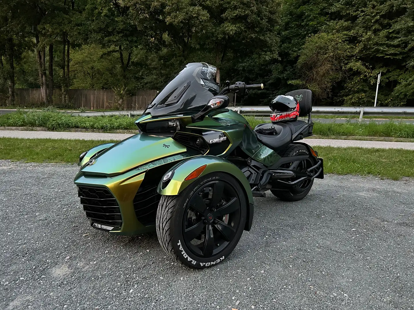 Can Am Spyder F3 Zelená - 2