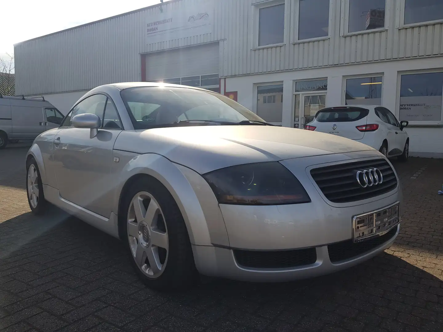 Audi TT 1.8 T Coupe (132kW) Silber - 2
