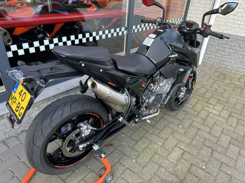 KTM 890 Duke - foto 3