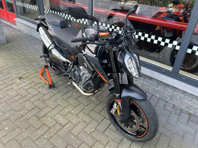 KTM 890 Duke - foto 2