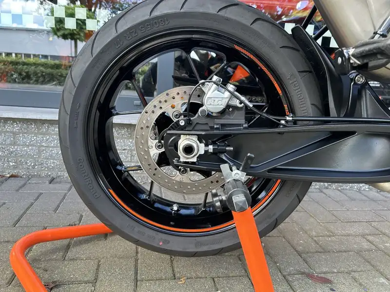 KTM 890 Duke - foto 4