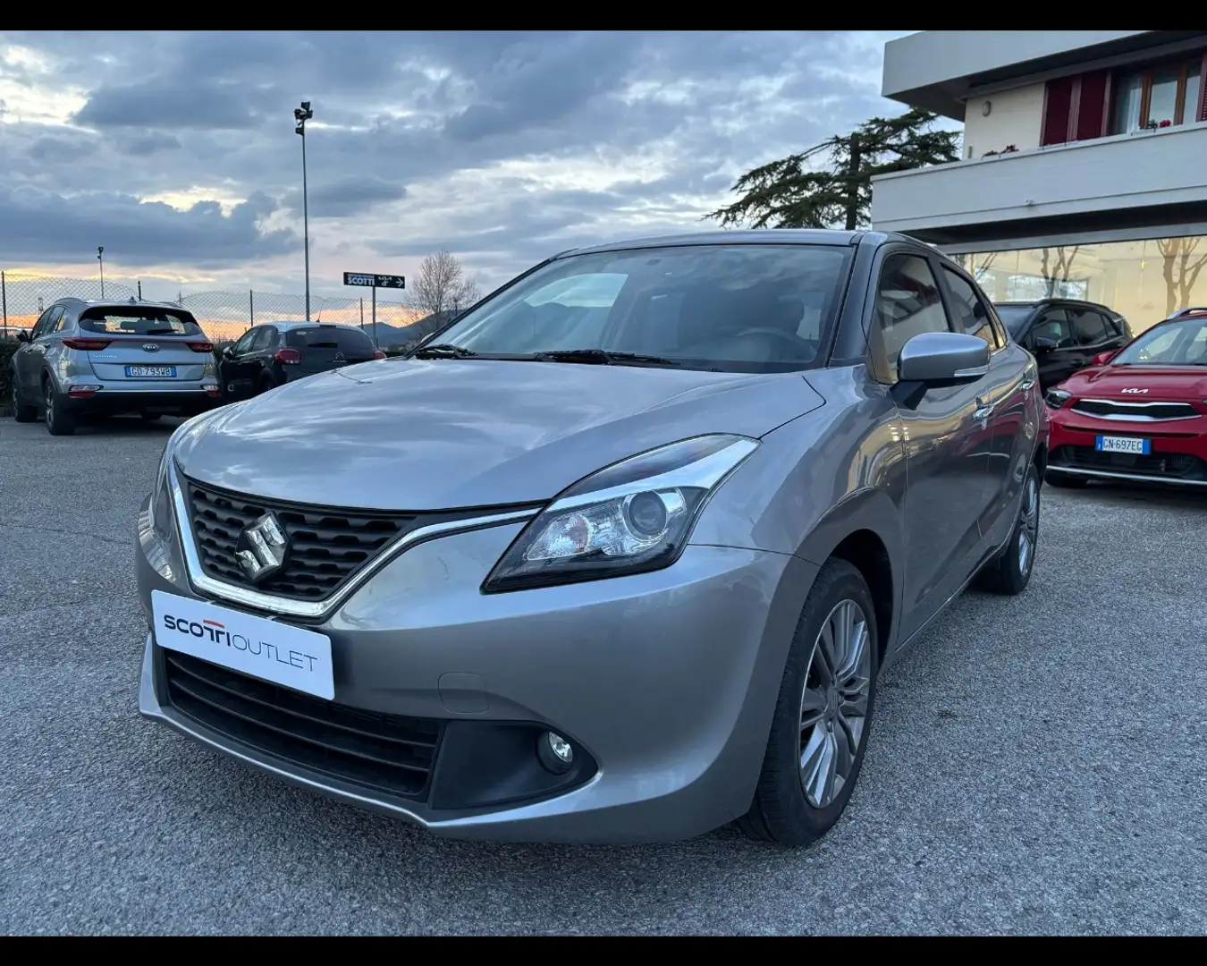 Suzuki Baleno 1.2 vvt dualjet B-Top my19 Gris - 1