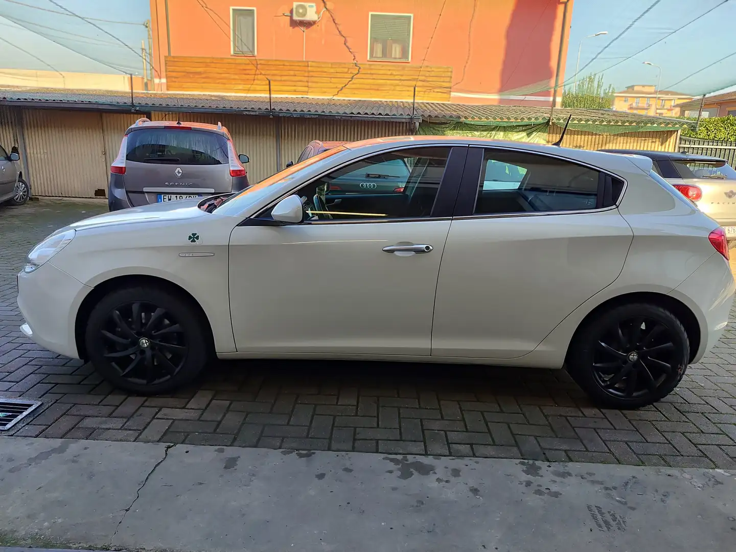 Alfa Romeo Giulietta Giulietta III 2010 1.4 t. m.air Distinctive 170cv Bianco - 2