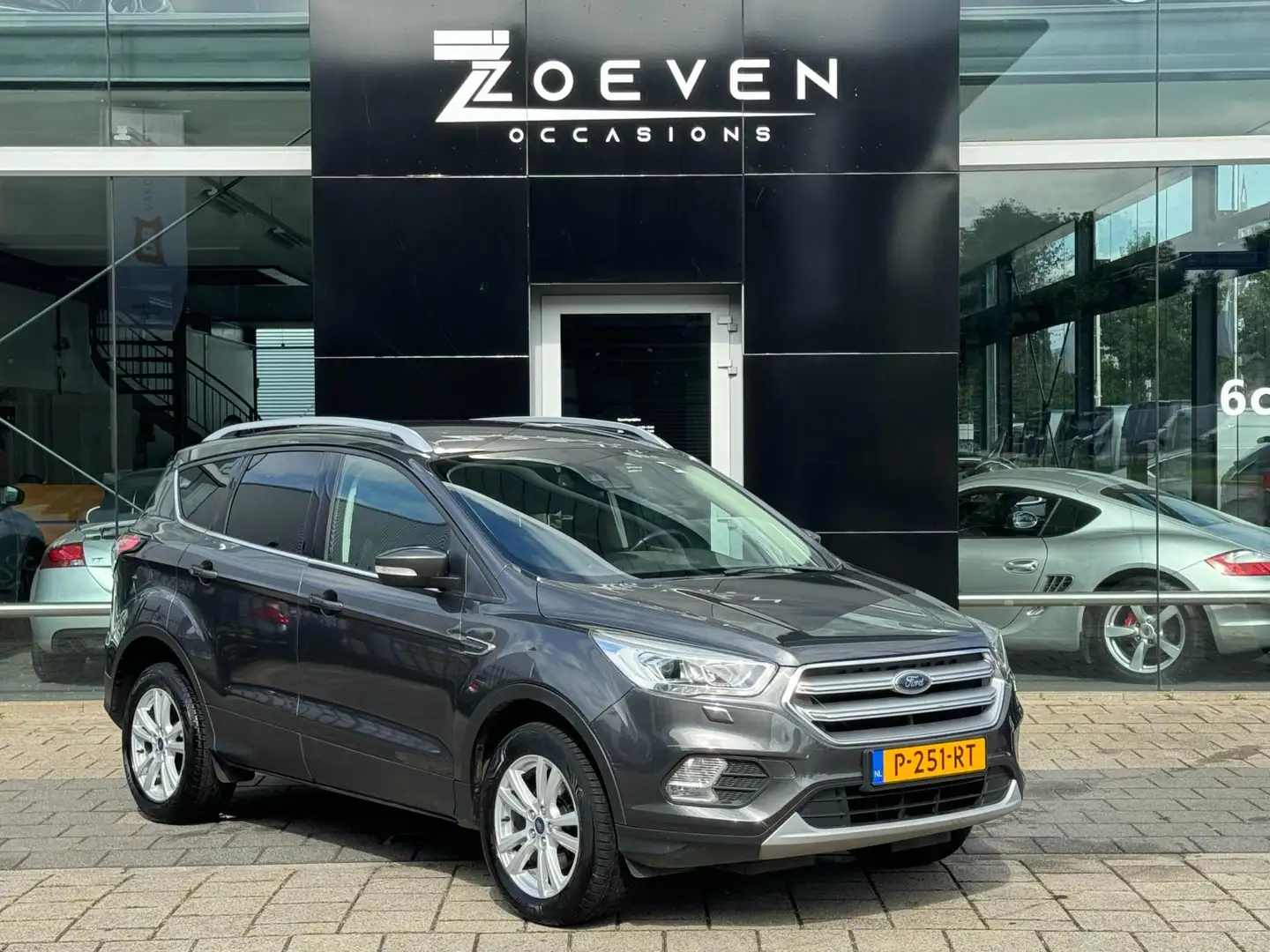 Ford Kuga 1.5 EcoBoost Titanium !! Nieuwe APK bij aflevering Grijs - 2