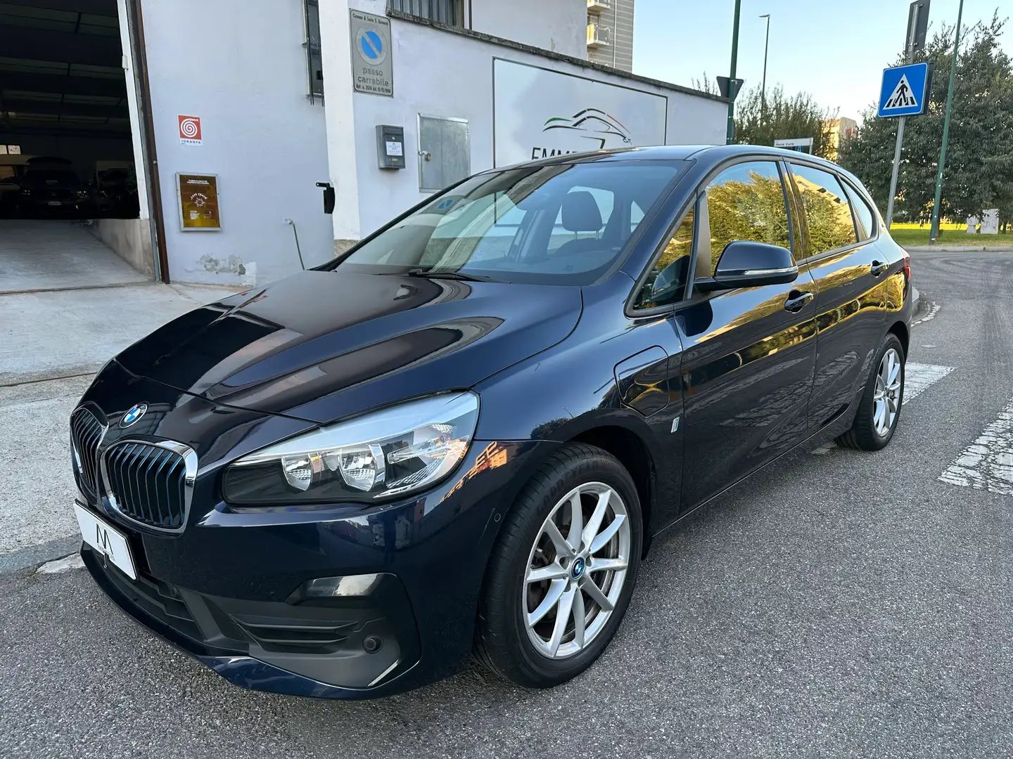BMW 225 xe Active Tourer iPerformance Business AUT/NAV/PDC Blauw - 1