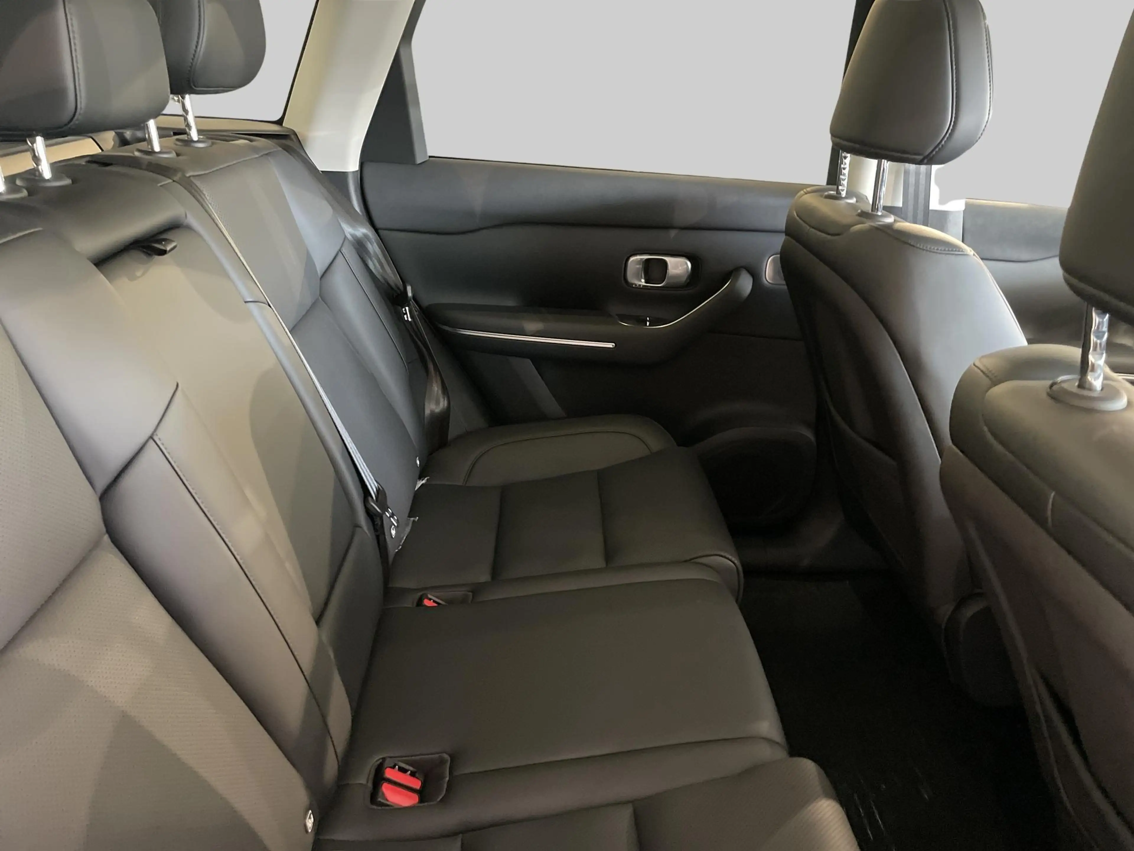 Leapmotor C10 Design REEV 28.4 kWh | Armsteun voor | Elektrisch — photo 14