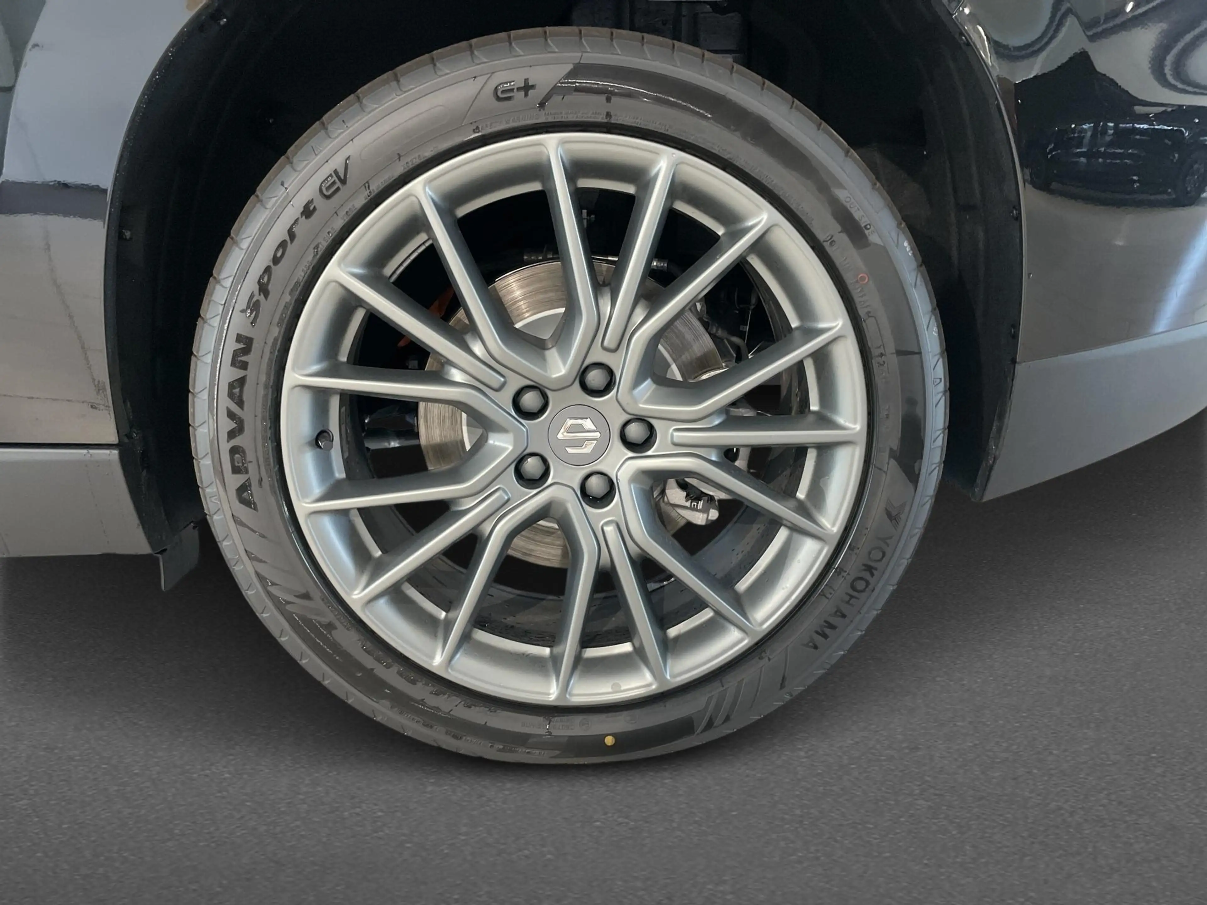 Leapmotor C10 Design REEV 28.4 kWh | Armsteun voor | Elektrisch — photo 11