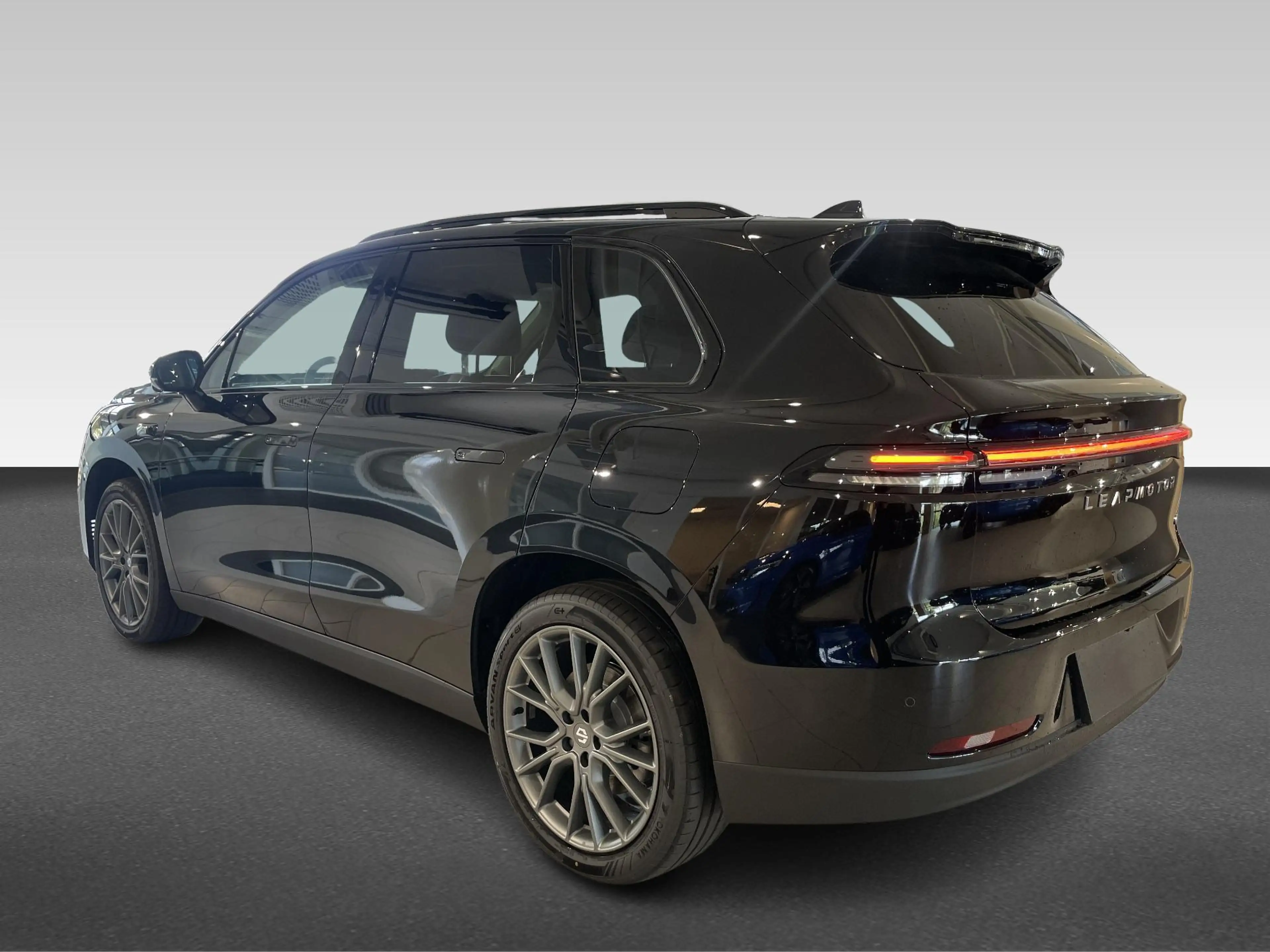 Leapmotor C10 Design REEV 28.4 kWh | Armsteun voor | Elektrisch — photo 3