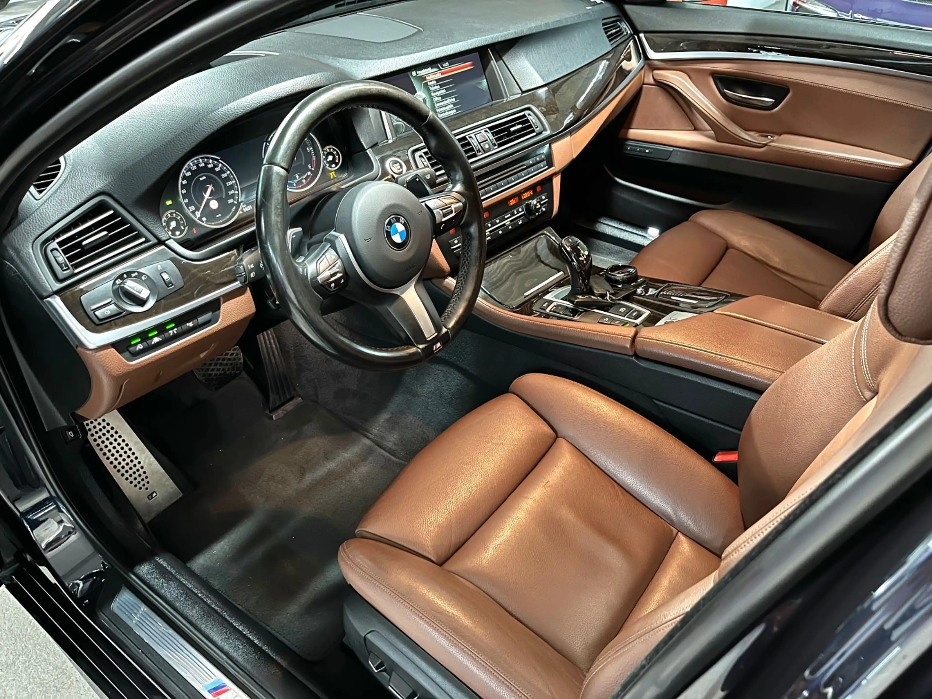 BMW 530 d Touring xDrive M-Paket Panorama|Kamera|HUD — photo 15