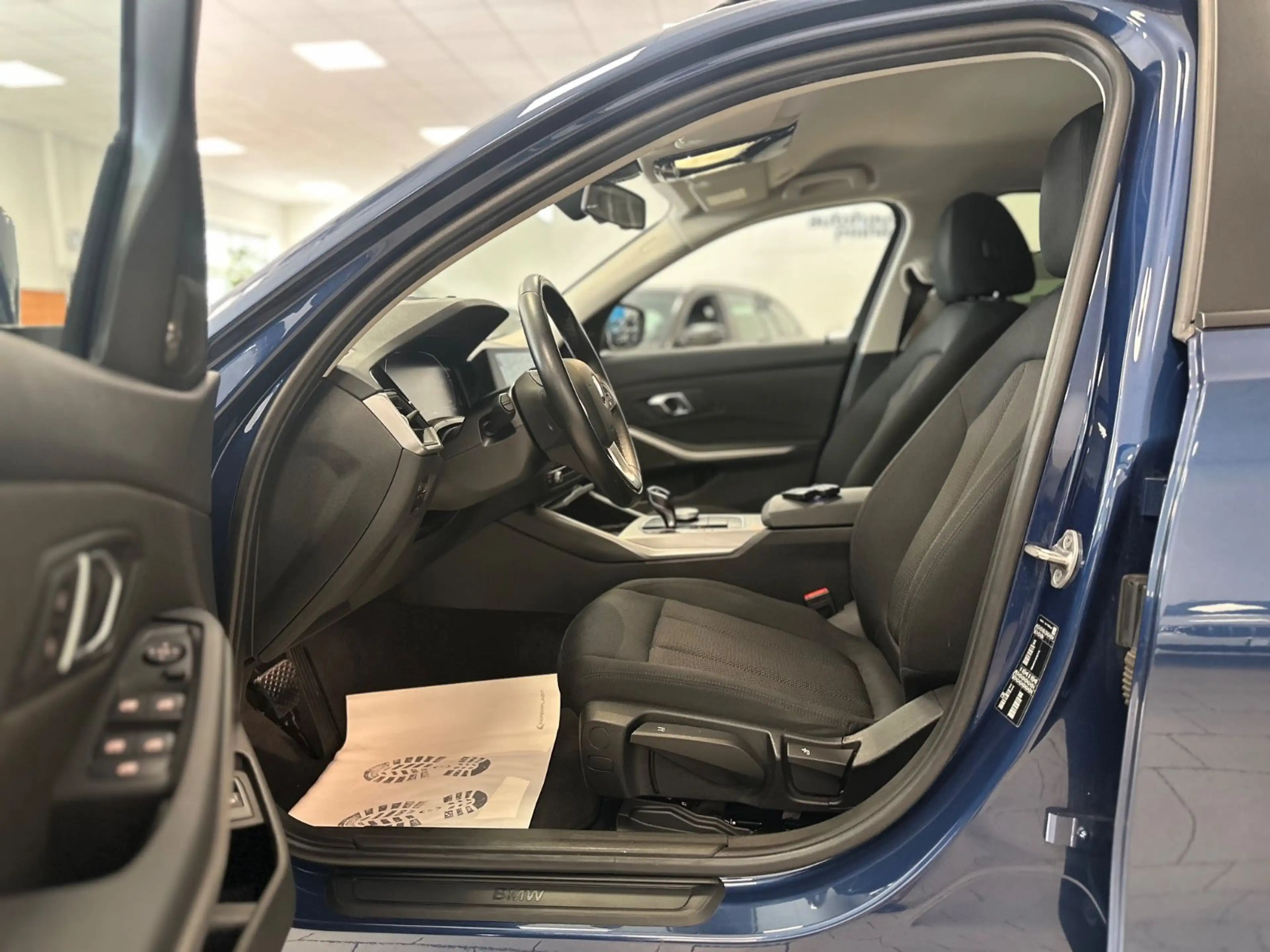 BMW 320 d Aut/Navi/Sitzheizung/Tempomat/Harman&Kardon — photo 14