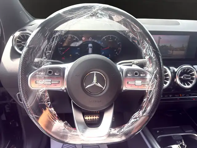 Mercedes-Benz GLA view 13