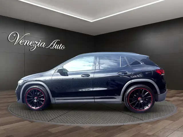 Mercedes-Benz GLA view 3