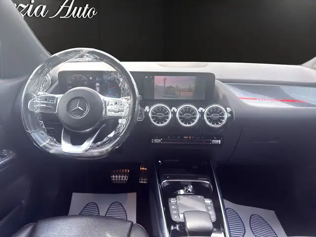 Mercedes-Benz GLA view 8
