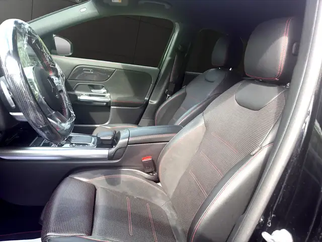 Mercedes-Benz GLA view 7